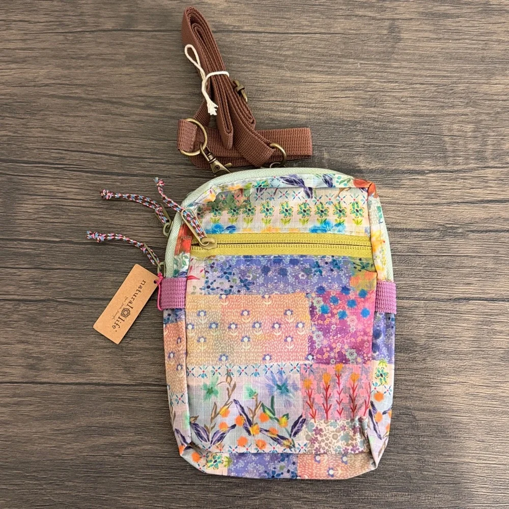 Natural Life 8-in-1 Pocket Crossbody - Taupe Watercolor Patchwork - Picture 5 of 6